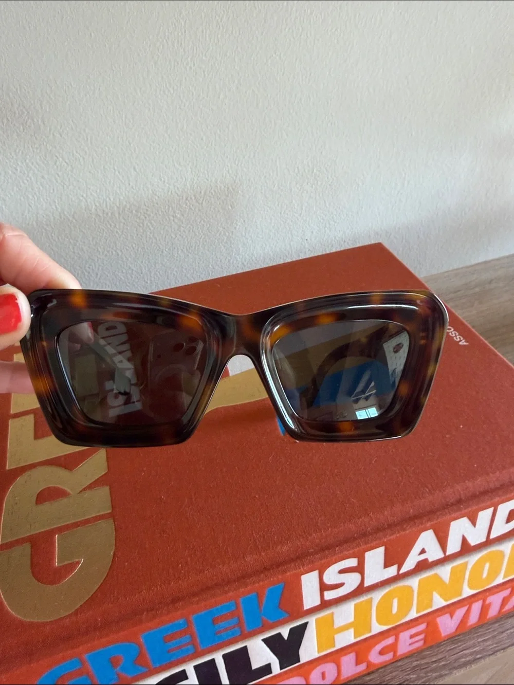 Loewe Tortoiseshell Cat-Eye Sunglasses - Brown NEW